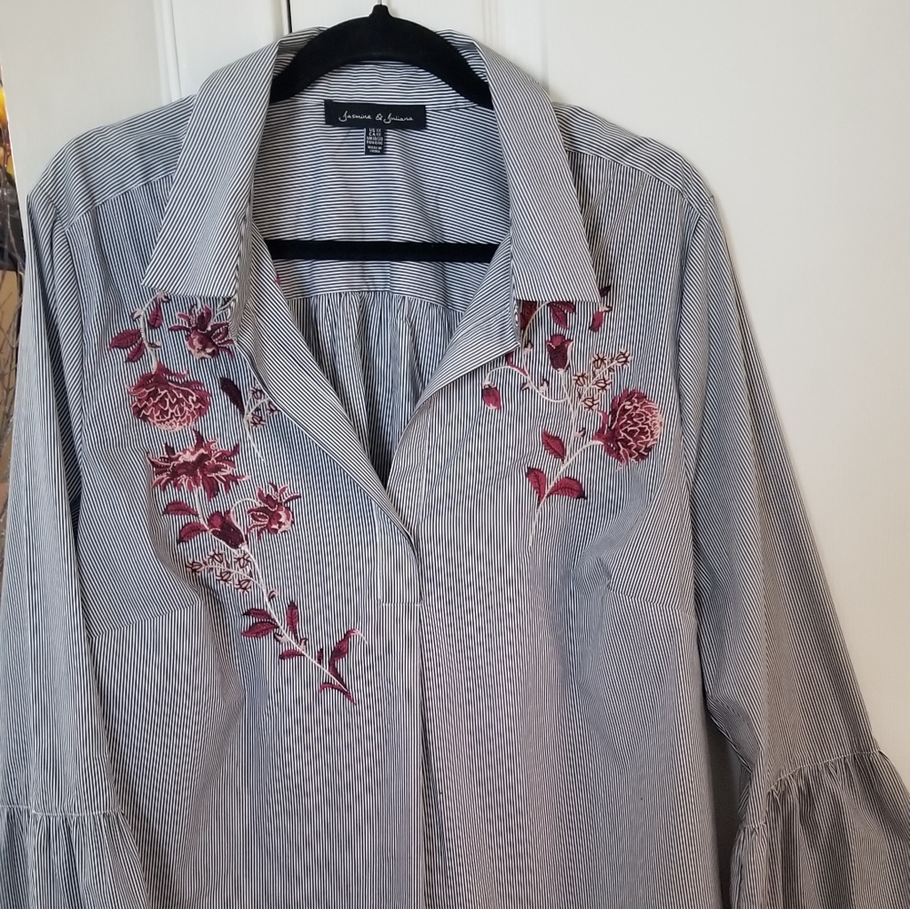 Ladies loose fitting blouse